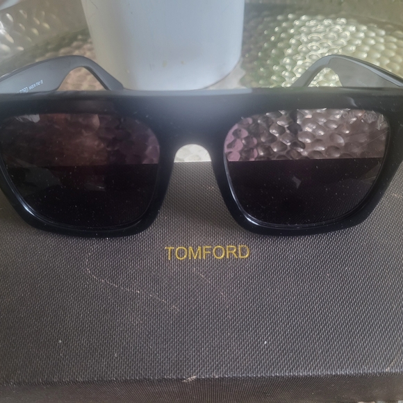 Tom Ford Elegant Black Sunglasses main image 4